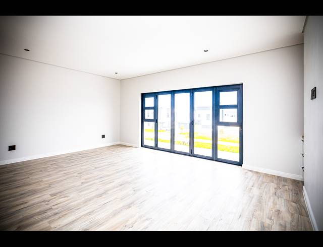 4 BEDROOM FREEHOLD FOR SALE IN SANDOWN